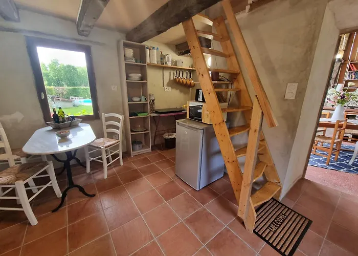 Maisonnette Dans Village Médiéval - 2 Pers - Piscine Privée&jardin Hébergement de vacances *