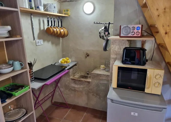 Maisonnette Dans Village Médiéval - 2 Pers - Piscine Privée&jardin Hébergement de vacances